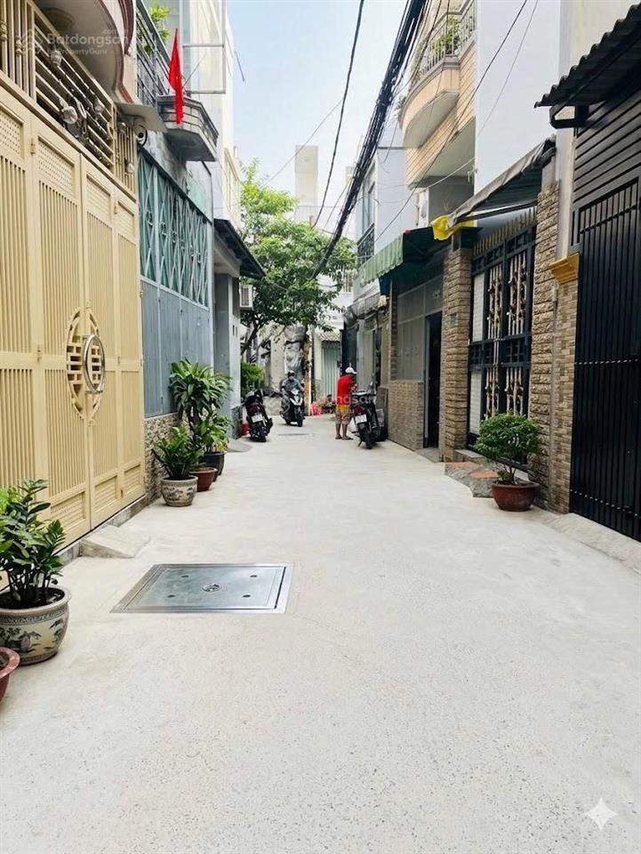 Xe hơi tới nhà  chỉ 6.3 tỷ  đường cách mạng tháng 8  dt 3.5 x 13m  nhà ở ngay