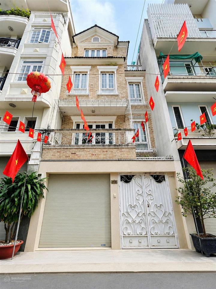 Hẻm đường 10m  dt tốt 5 x 24m (120m²)  nhà 3 tầng  khu bàu cát, đường đồng đen  giá 17.9 tỷ