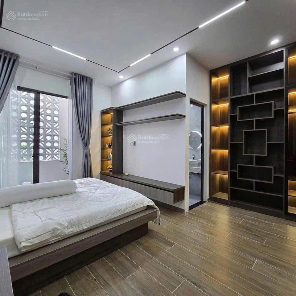 Hẻm đường 10m  dt tốt 5 x 24m (120m²)  nhà 3 tầng  khu bàu cát, đường đồng đen  giá 17.9 tỷ