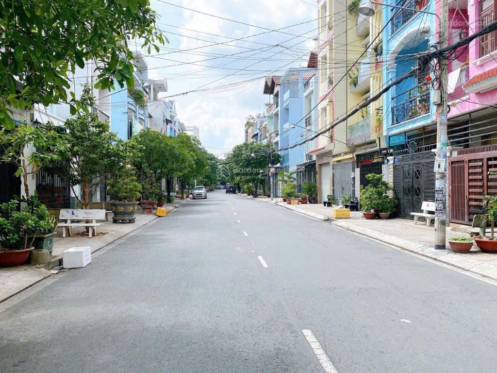 Hẻm đường 10m  dt tốt 5 x 24m (120m²)  nhà 3 tầng  khu bàu cát, đường đồng đen  giá 17.9 tỷ