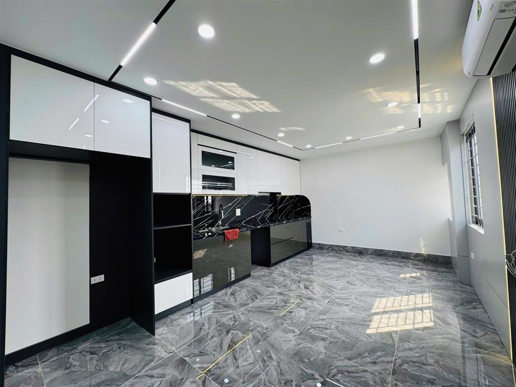 Tôi bán toà nhà số 43 mặt phố thịnh liệt  giải phóng. 75/80m2  7 tầng xây mới tinh, lô góc