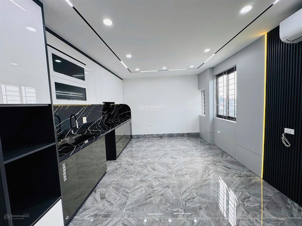 Tôi bán toà nhà số 43 mặt phố thịnh liệt  giải phóng. 75/80m2  7 tầng xây mới tinh, lô góc