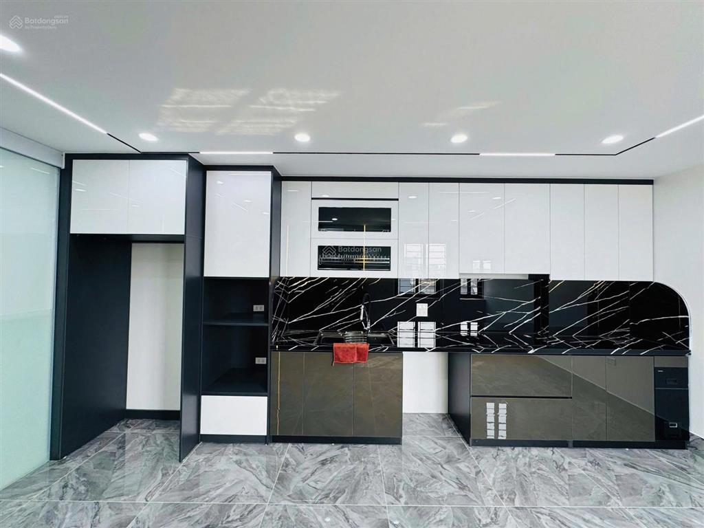 Tôi bán toà nhà số 43 mặt phố thịnh liệt  giải phóng. 75/80m2  7 tầng xây mới tinh, lô góc