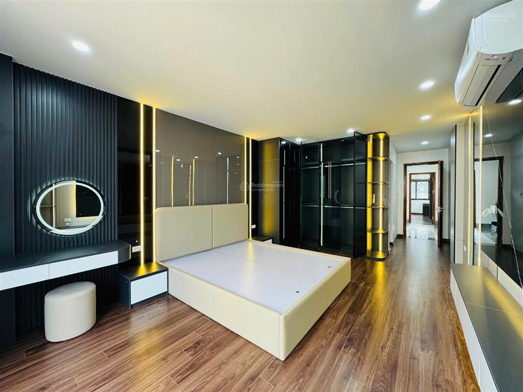 Tôi bán toà nhà số 43 mặt phố thịnh liệt  giải phóng. 75/80m2  7 tầng xây mới tinh, lô góc