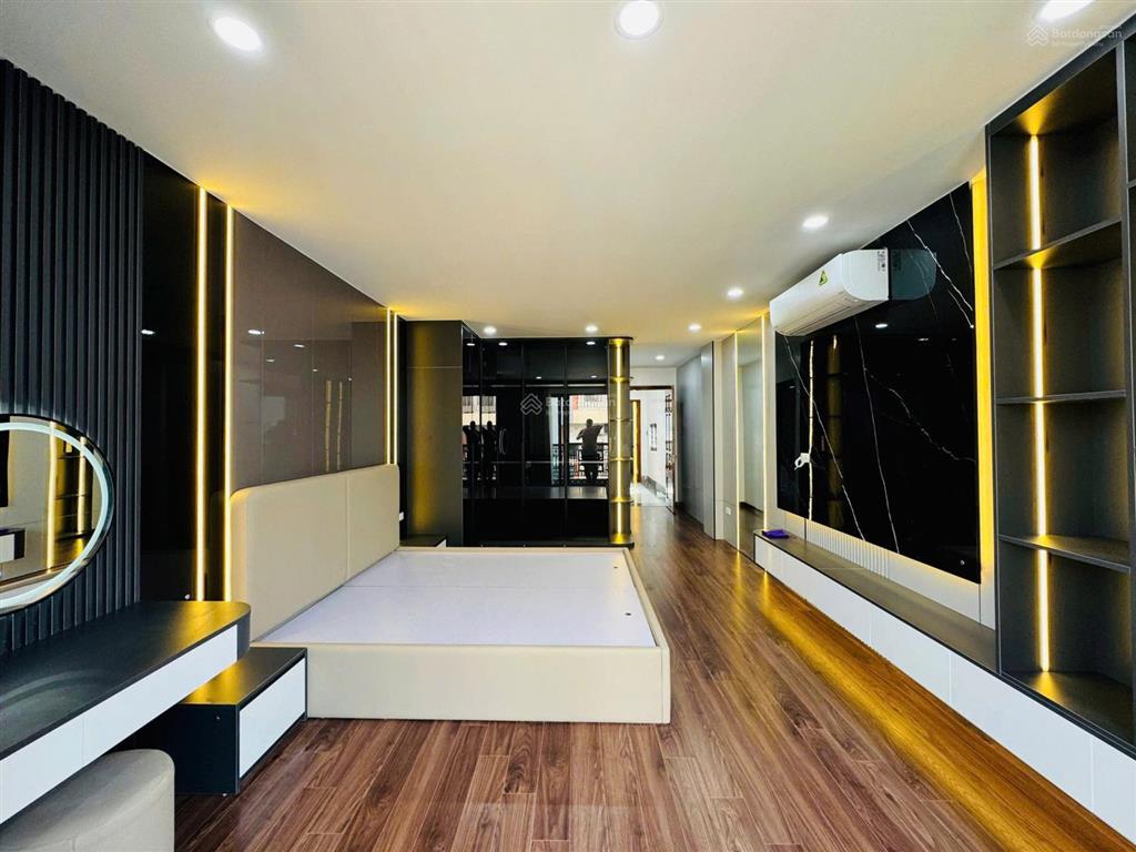 Tôi bán toà nhà số 43 mặt phố thịnh liệt  giải phóng. 75/80m2  7 tầng xây mới tinh, lô góc