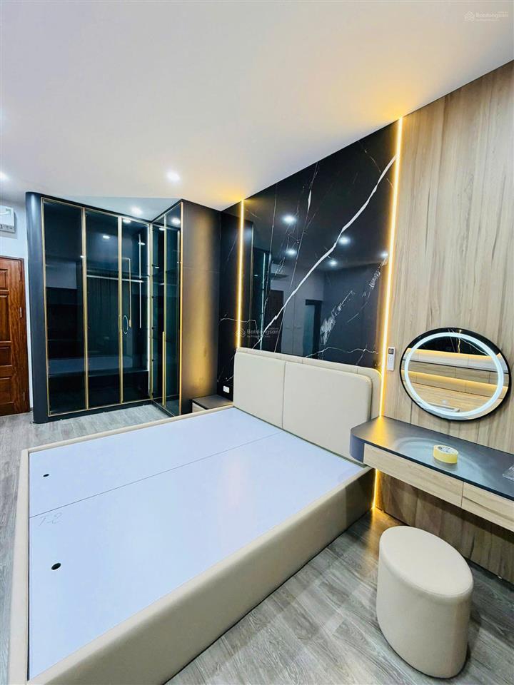 Tôi bán nhà mặt phố gần hồ đền lừ. 45m2  6t thang máy, mặt tiền 5m, kinh doanh đỉnh  giá 17.9tỷ