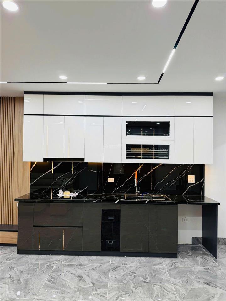 Tôi bán nhà mặt phố gần hồ đền lừ. 45m2  6t thang máy, mặt tiền 5m, kinh doanh đỉnh  giá 17.9tỷ