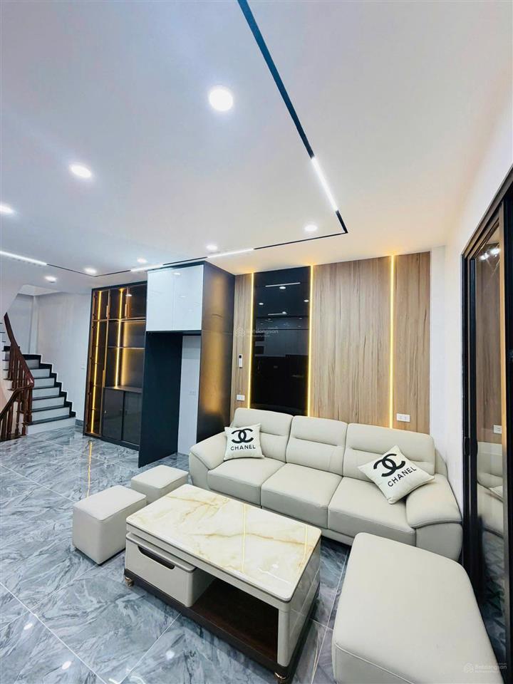 Tôi bán nhà mặt phố gần hồ đền lừ. 45m2  6t thang máy, mặt tiền 5m, kinh doanh đỉnh  giá 17.9tỷ