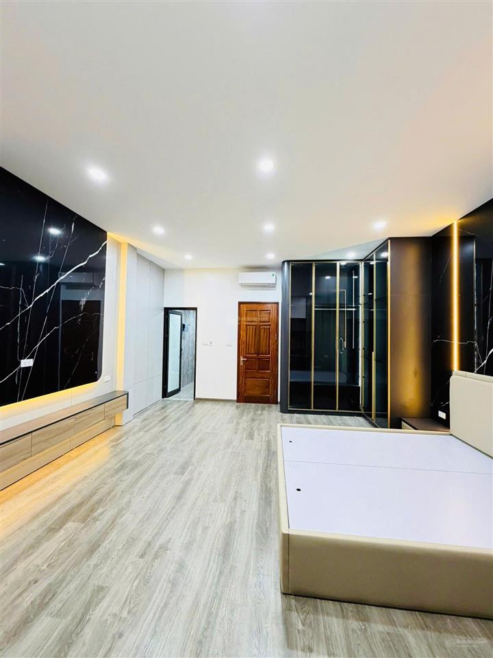 Tôi bán nhà mặt phố gần hồ đền lừ. 45m2  6t thang máy, mặt tiền 5m, kinh doanh đỉnh  giá 17.9tỷ