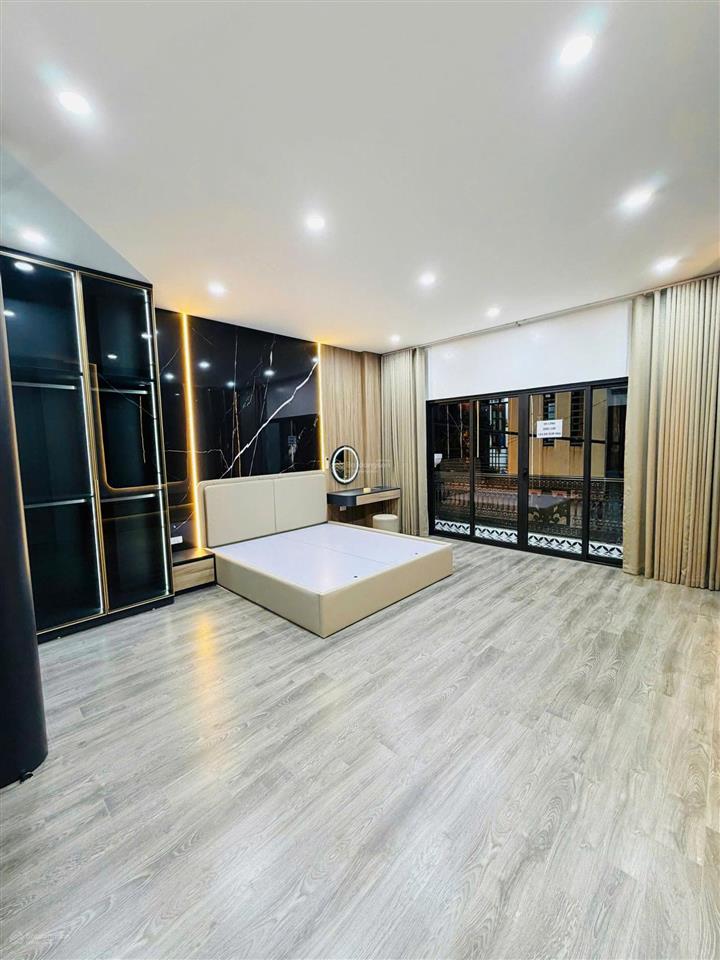 Tôi bán nhà mặt phố gần hồ đền lừ. 45m2  6t thang máy, mặt tiền 5m, kinh doanh đỉnh  giá 17.9tỷ