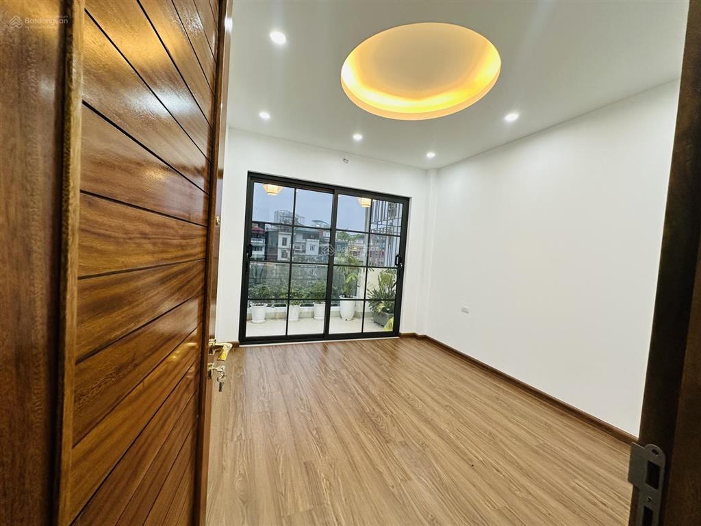 Tôi bán nhà phân lô ngõ 383 trần đại nghĩa,52m26 tầng thang máy,ô tô đỗ cửa,xây mới đẹp17.5 tỷ