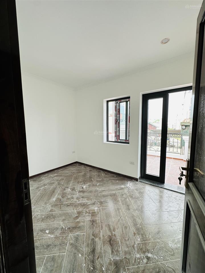 Tôi bán nhà phố thọ lão gần hồ hbt. 46m2  7 tầng xây mới thang máy, cách phố 3 nhà, giá 19.7 tỷ