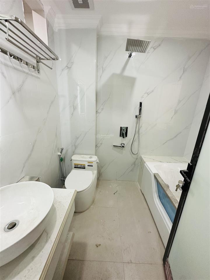 Tôi bán nhà phố thọ lão gần hồ hbt. 46m2  7 tầng xây mới thang máy, cách phố 3 nhà, giá 19.7 tỷ