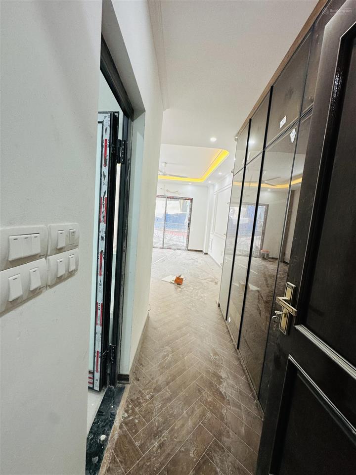 Tôi bán nhà phố thọ lão gần hồ hbt. 46m2  7 tầng xây mới thang máy, cách phố 3 nhà, giá 19.7 tỷ
