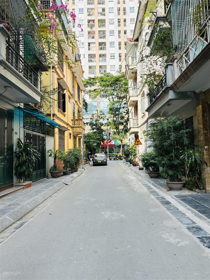 Tôi cần bán căn nhà liền kề kđt định công, 80m2  5t mới thang máy, vỉa hè, dân trí cao  giá 34 tỷ