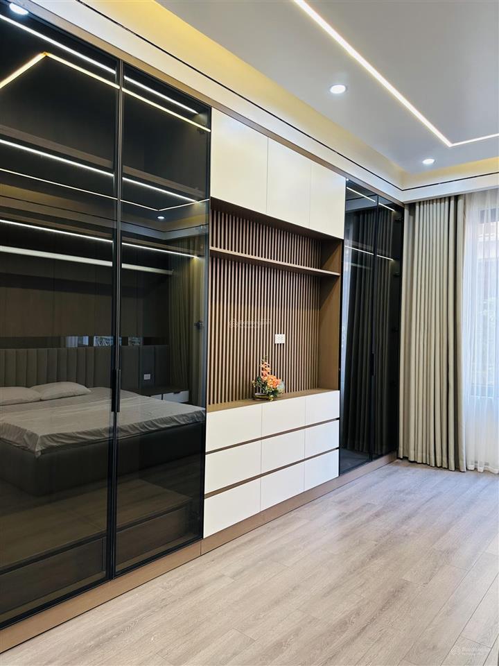 Tôi cần bán căn nhà liền kề kđt định công, 80m2  5t mới thang máy, vỉa hè, dân trí cao  giá 34 tỷ