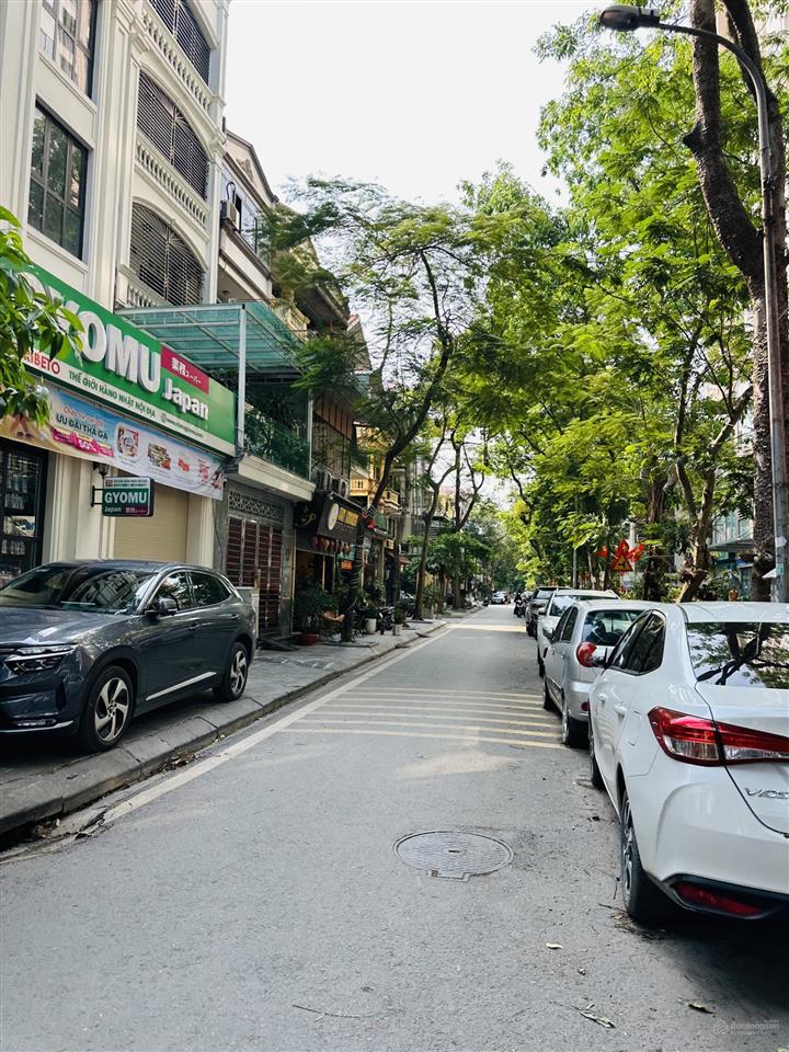 Tôi cần bán căn nhà liền kề kđt định công, 80m2  5t mới thang máy, vỉa hè, dân trí cao  giá 34 tỷ