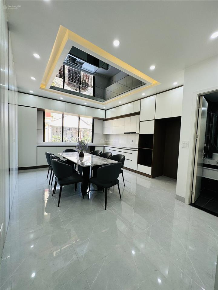 Tôi cần bán căn nhà liền kề kđt định công, 80m2  5t mới thang máy, vỉa hè, dân trí cao  giá 34 tỷ