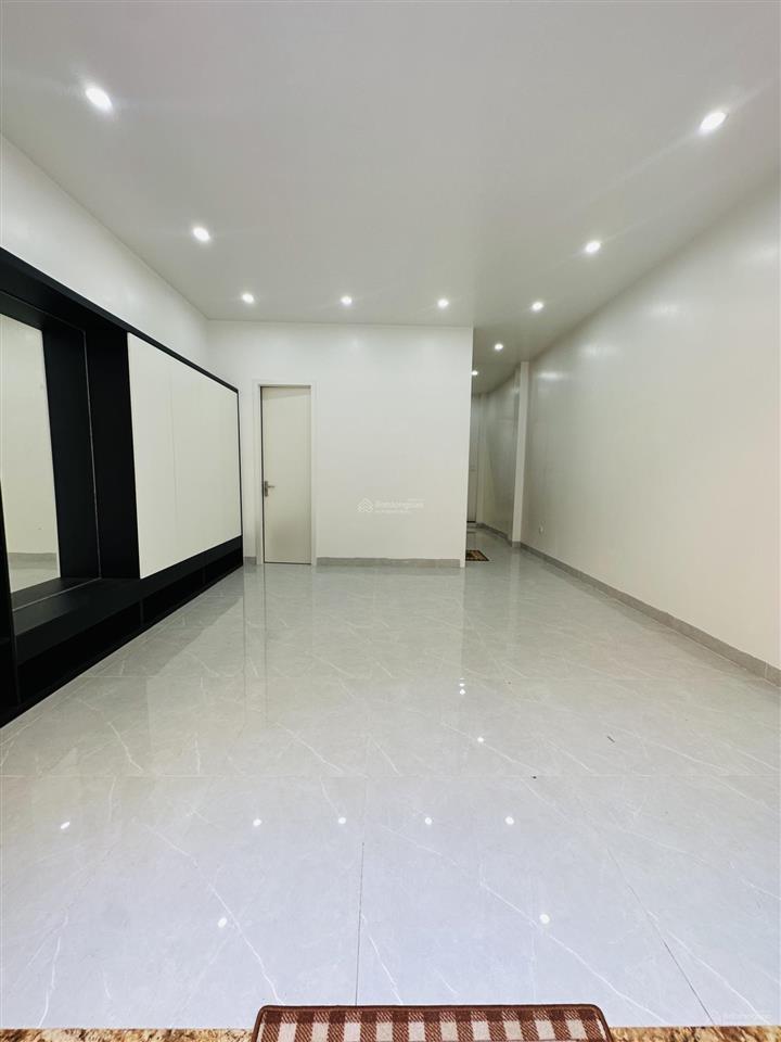 Tôi cần bán căn nhà liền kề kđt định công, 80m2  5t mới thang máy, vỉa hè, dân trí cao  giá 34 tỷ