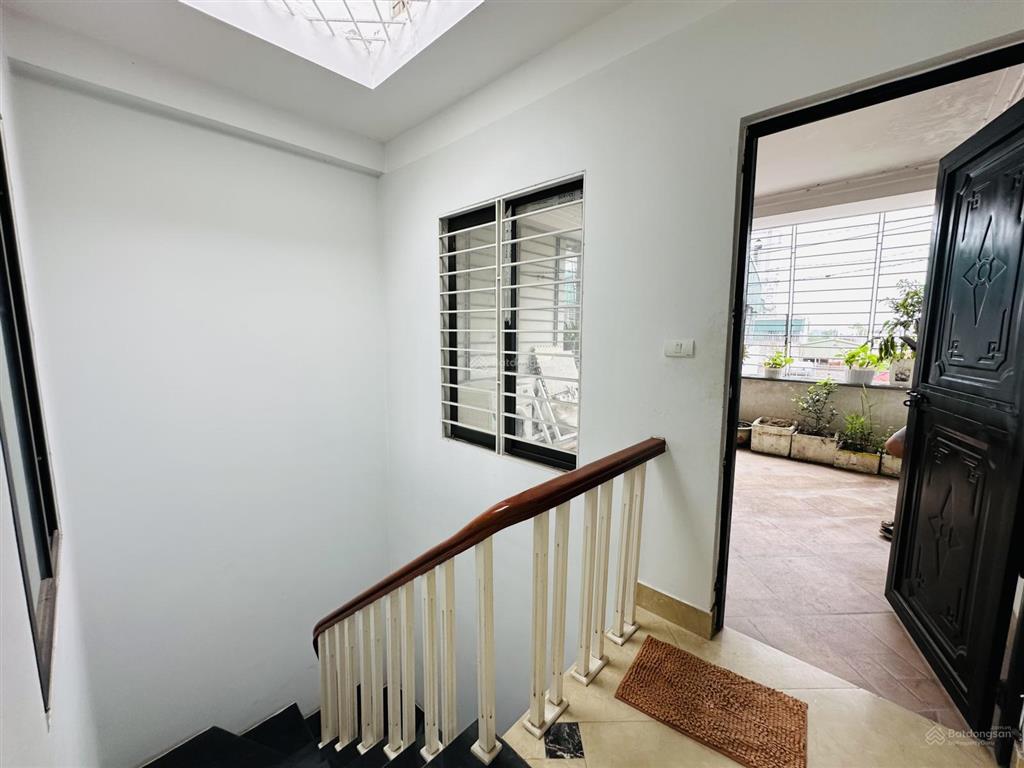 Gia đình tôi cần bán nhà ngõ 283 yên duyên.40m25 tầng ô tô 7 chỗ vào nhà,giá 10.8 tỷ