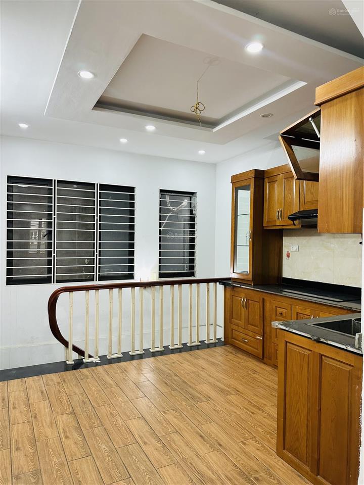 Gia đình tôi cần bán nhà ngõ 283 yên duyên.40m25 tầng ô tô 7 chỗ vào nhà,giá 10.8 tỷ