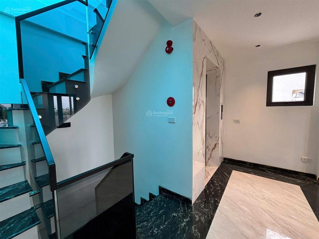Tôi bán nhà liền kề view trực diện hồ linh đàm,65m26 tầng thang máy,gara 2 ô tôgiá 29.7 tỷ