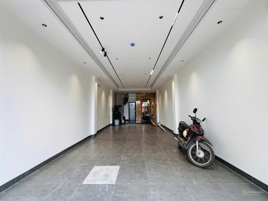 Tôi bán nhà liền kề view trực diện hồ linh đàm,65m26 tầng thang máy,gara 2 ô tôgiá 29.7 tỷ