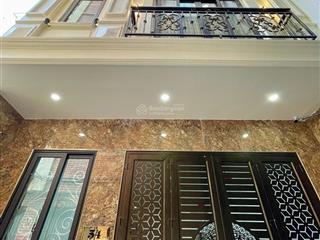 Bán nhà căn hộ dịch vụ phố đội cấn 50m2 , 9 tầng thang máy, 20 phòng kín, lô góc, gần phố