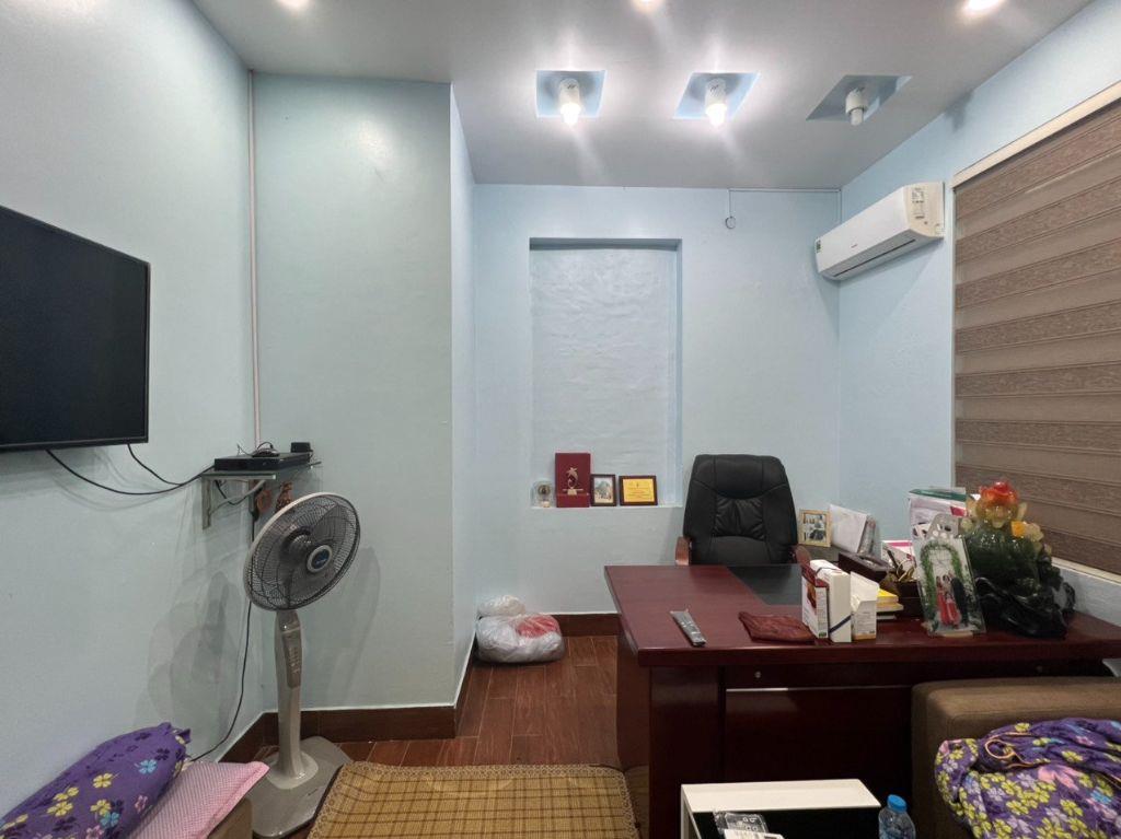 Bán nhà Lĩnh Nam, 130m2, mặt tiền 10m, ô tô tránh, kinh doanh, 230tr/m2