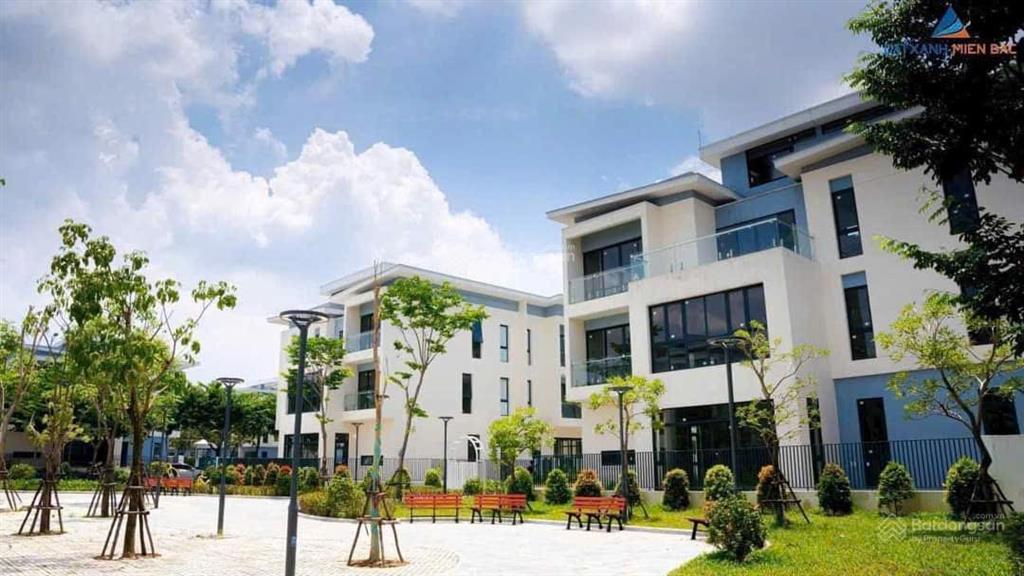 Sang nhượng 2 lô góc biệt thự giá cực tốt 3 mặt tiền 241m2