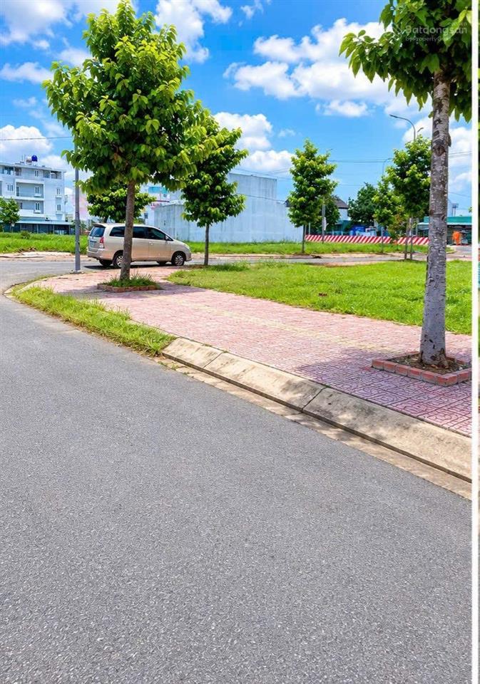 Bán lô đất 100m², full thổ cư, đất đô thị, cách co.op mart thủ thừa 300m, sổ sẵn công chứng ngay
