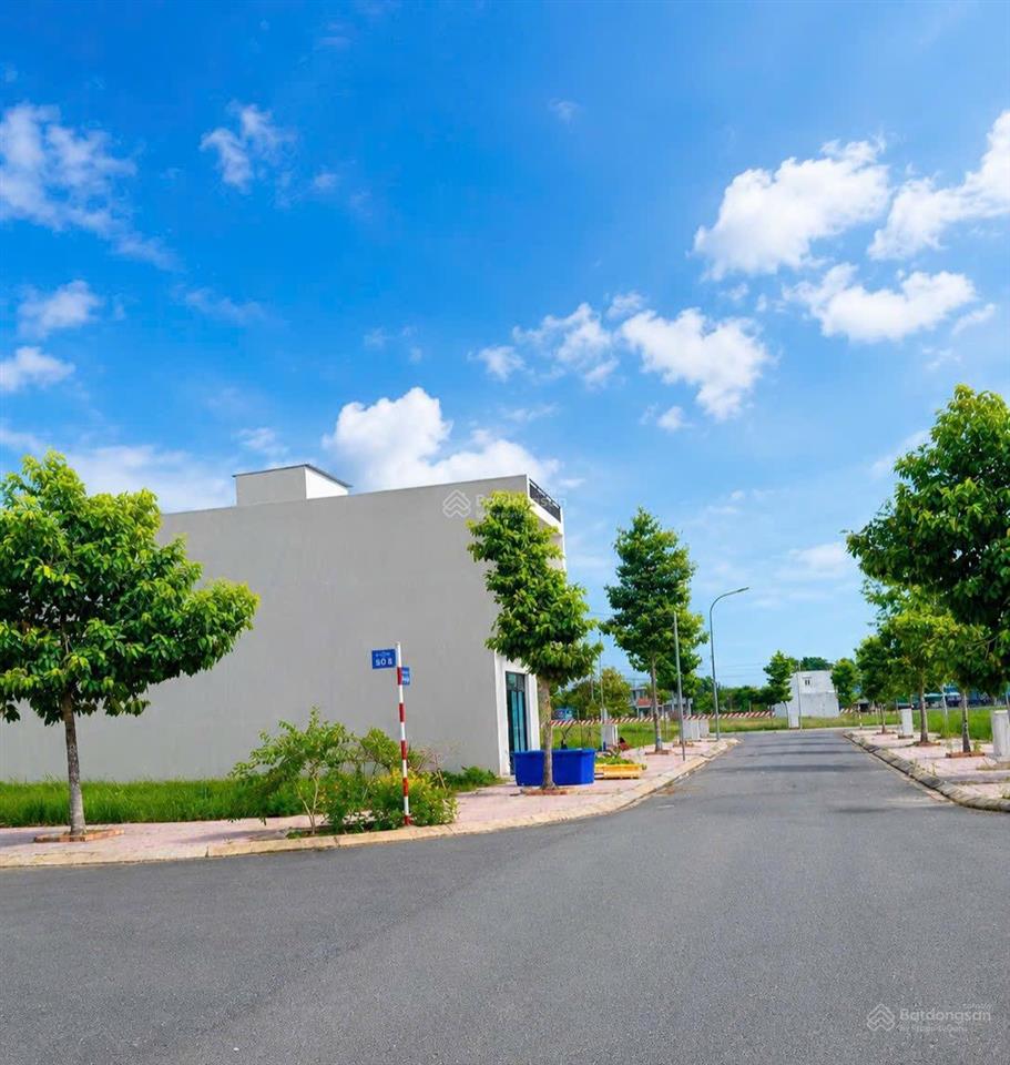 Bán lô đất 100m², full thổ cư, đất đô thị, cách co.op mart thủ thừa 300m, sổ sẵn công chứng ngay