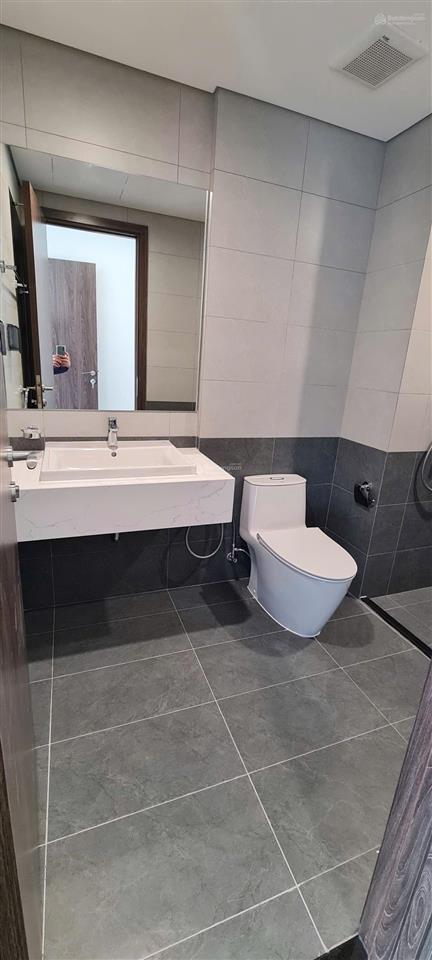 Bán căn 2pn 72m² giá 5,6 tỷ beverly 6 tầng 26  0901 001 ***