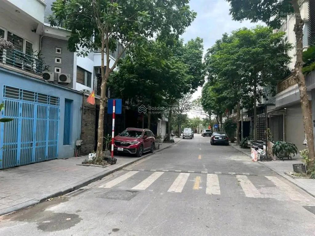 Cho thuê nhà liền kề làng việt kiều châu âu 90m², 4.5 tầng. 5 ngủ. giá 25 triệu