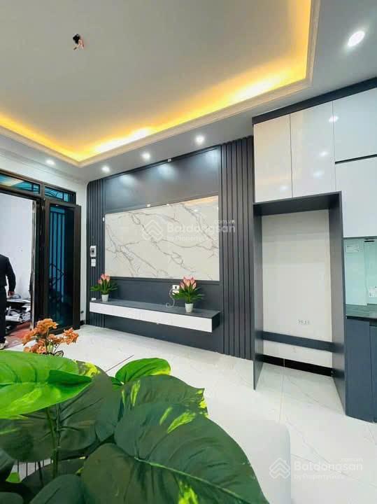 Bán nhà triều khúc 38m2, 5.5 tầng, 8 ngủ, ô tô đỗ gần, nhà đẹp. giá 6,7 tỷ