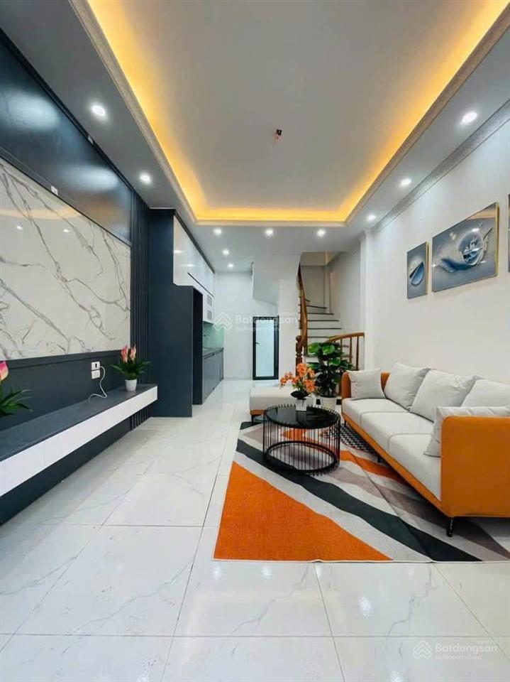 Bán nhà triều khúc 38m2, 5.5 tầng, 8 ngủ, ô tô đỗ gần, nhà đẹp. giá 6,7 tỷ