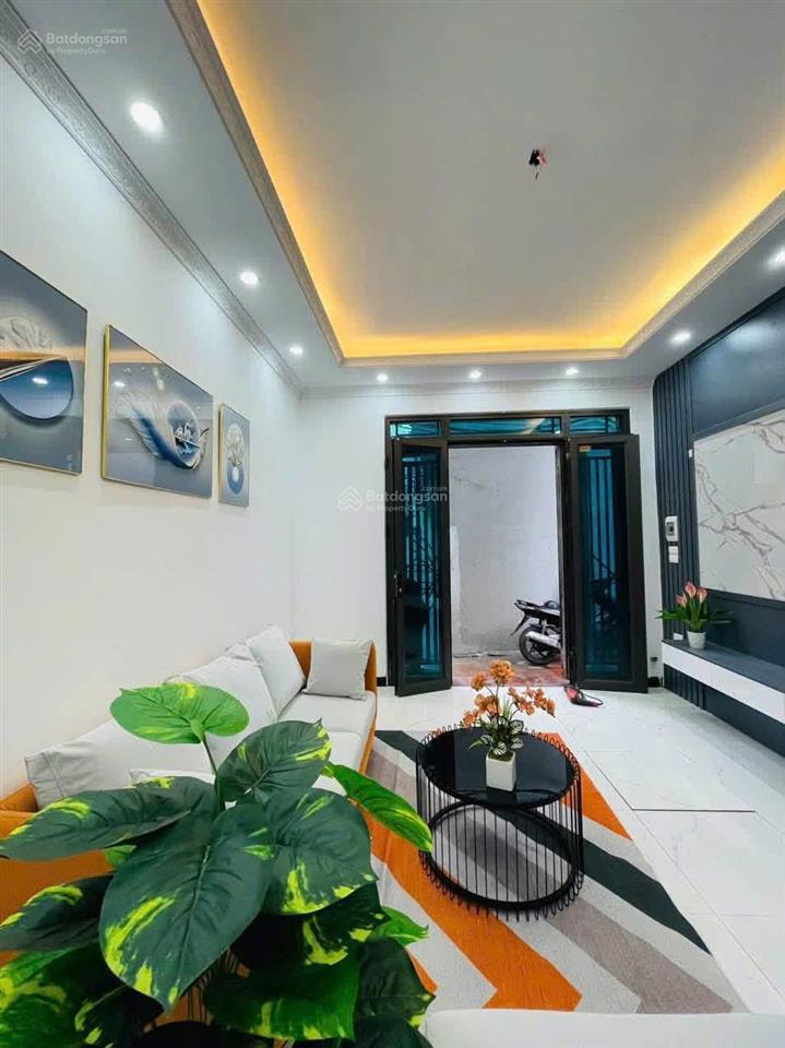 Bán nhà triều khúc 38m2, 5.5 tầng, 8 ngủ, ô tô đỗ gần, nhà đẹp. giá 6,7 tỷ
