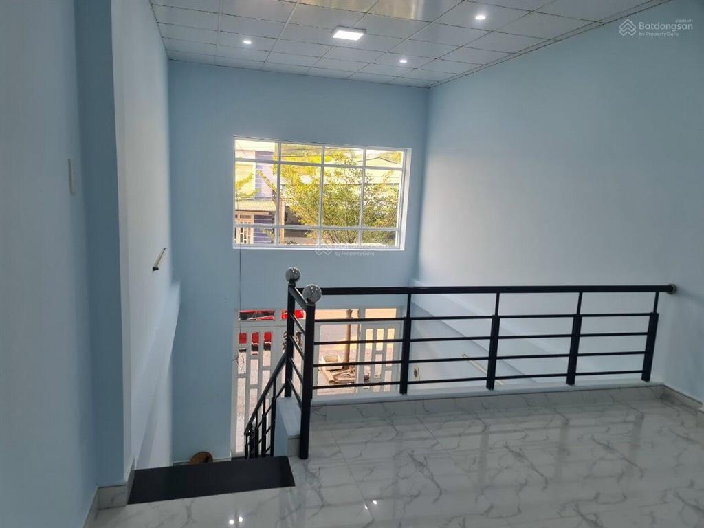 (8107) nhà đối diện chợ thịnh gia. vị trí kinh doanh hết nước chấm 1,850 tỷ. thuê được 10tr/th