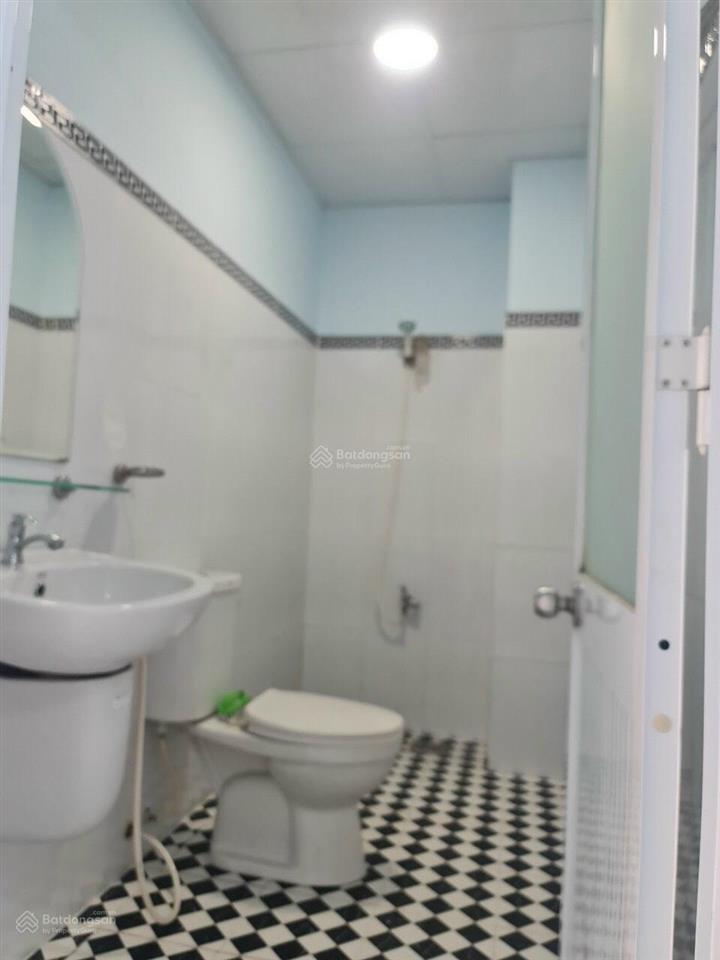 (8107) nhà đối diện chợ thịnh gia. vị trí kinh doanh hết nước chấm 1,850 tỷ. thuê được 10tr/th