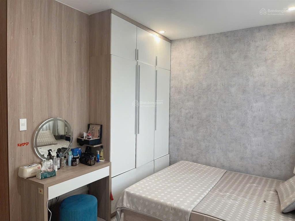 Căn hộ star tower, 55,6 m², sổ hồng 1,330 tỷ. (2pn, pk, wc, ban công view đẹp)