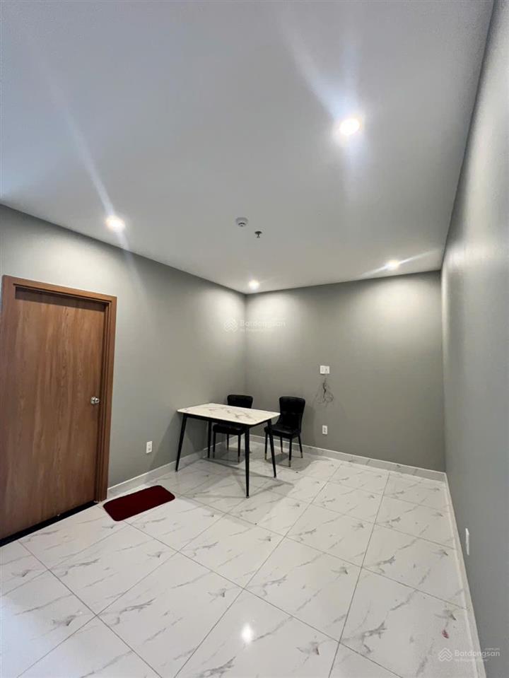 Căn hộ star tower, 55,6 m², sổ hồng 1,330 tỷ. (2pn, pk, wc, ban công view đẹp)