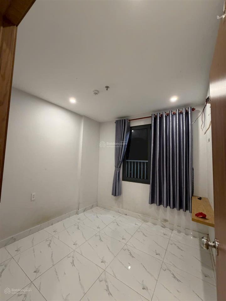 Căn hộ star tower. 55,6 m² sổ hồng. giá thị trường 1,8 tỷ. giờ cần thanh khoản gấp 1, 250 tỷ