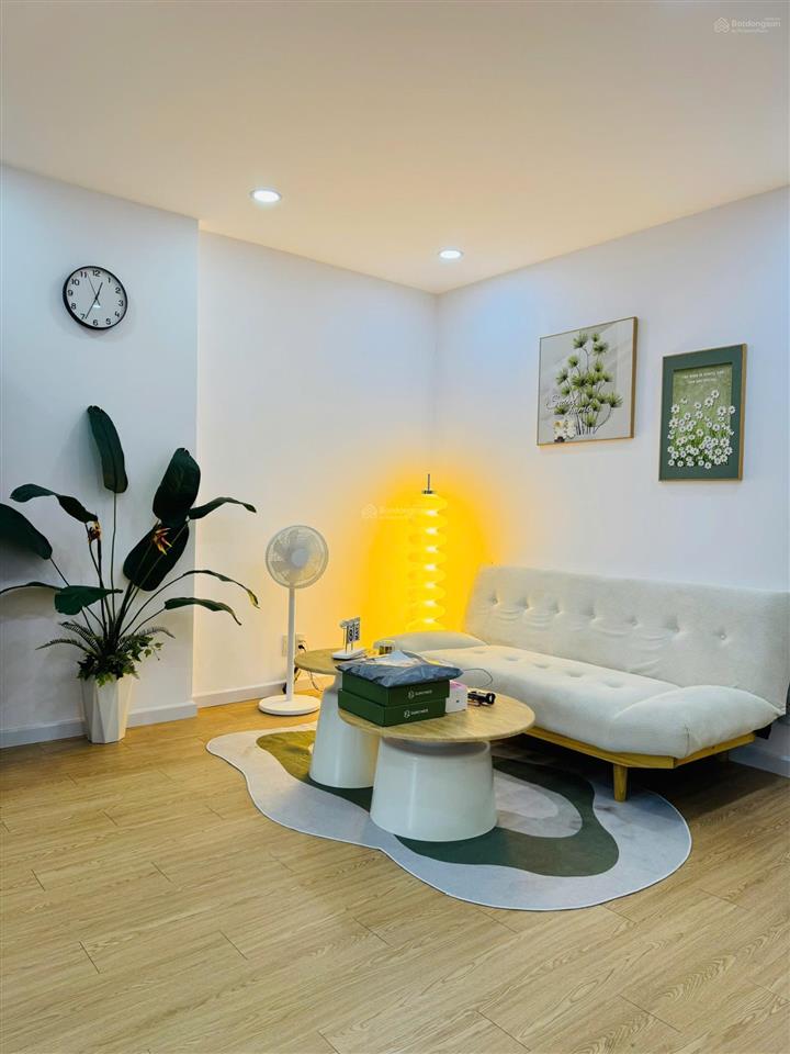 Căn hộ city tower luxury residence. 50 m2, decor. sổ hồng 1,390 tỷ. cho thuê được 5,5 triệu