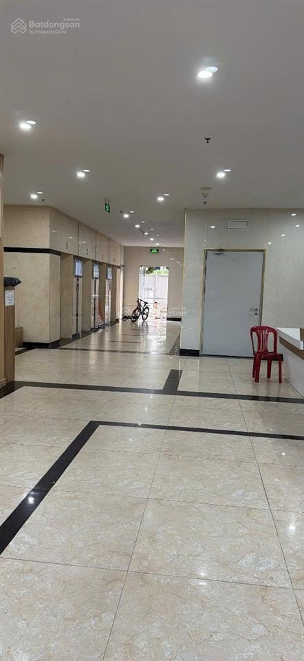 Star tower, giá thị trường 1,8 tỷ. cần thanh khoản 1,590 tỷ. ép giá được 1,290 tỷ. có sổ hồng
