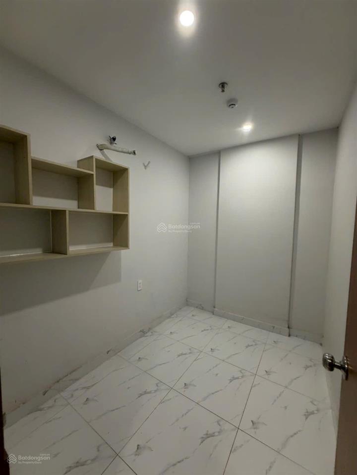 Star tower, giá thị trường 1,8 tỷ. cần thanh khoản 1,590 tỷ. ép giá được 1,290 tỷ. có sổ hồng