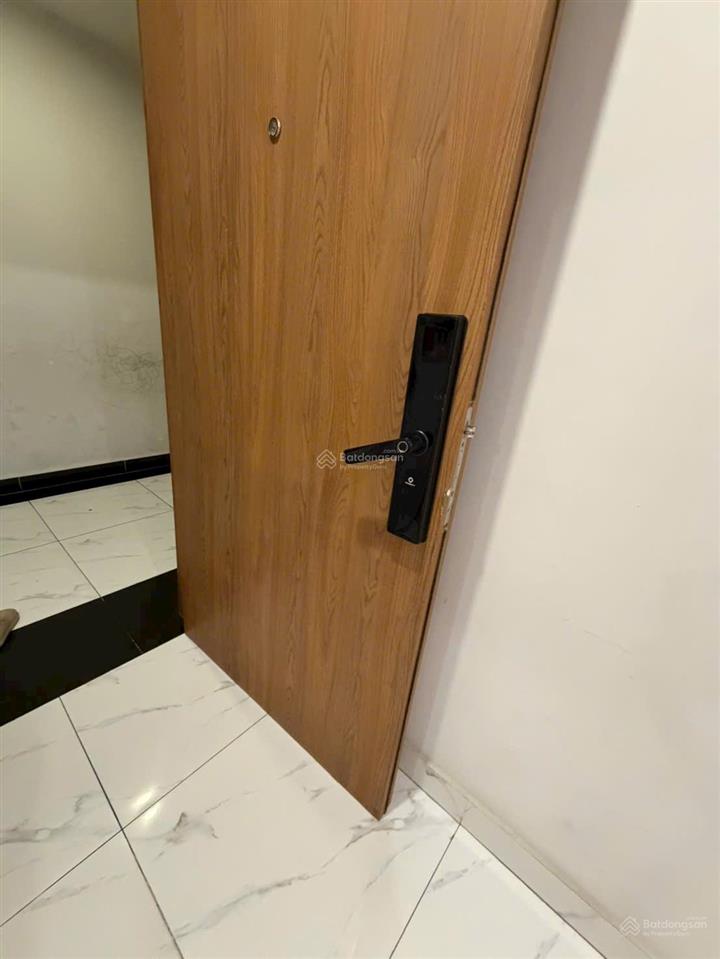 Star tower, giá thị trường 1,8 tỷ. cần thanh khoản 1,590 tỷ. ép giá được 1,290 tỷ. có sổ hồng