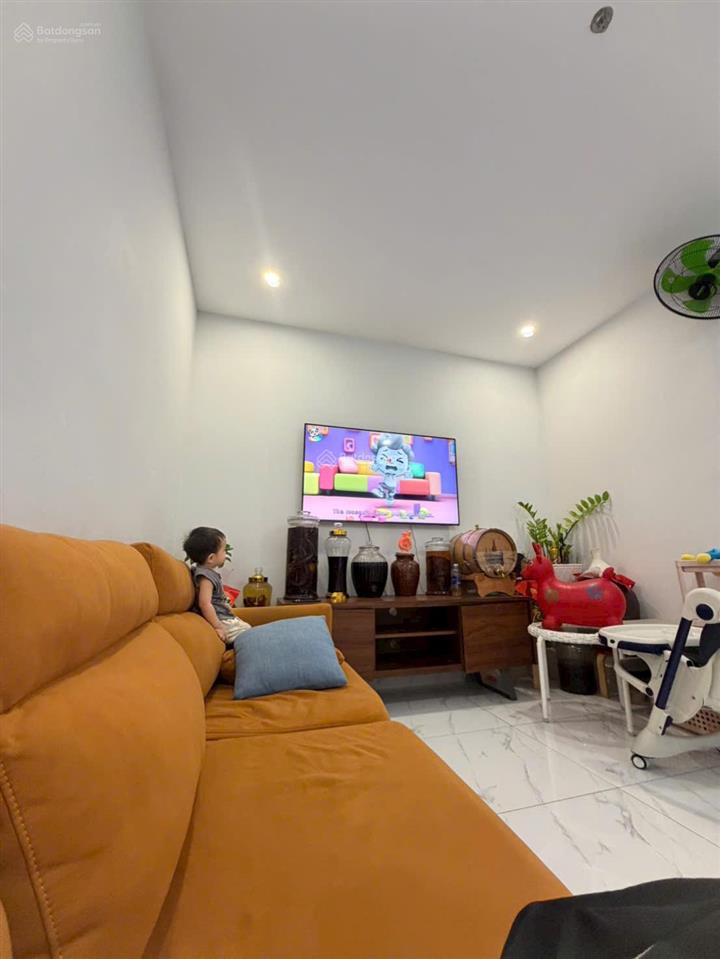 Star tower, giá thị trường 1,8 tỷ. cần thanh khoản 1,590 tỷ. ép giá được 1,290 tỷ. có sổ hồng