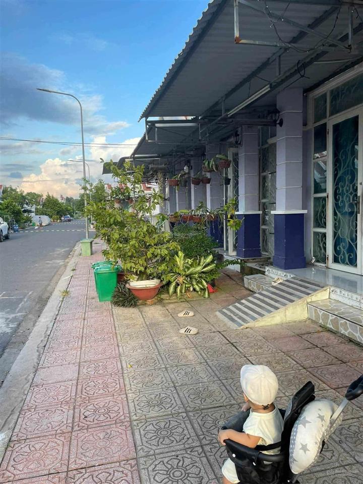 Khu dân cư thịnh gia. lúc trước bán 1,8 tỷ. cần thanh khoản 1,350 tỷ. ép giá được 1,050 tỷ