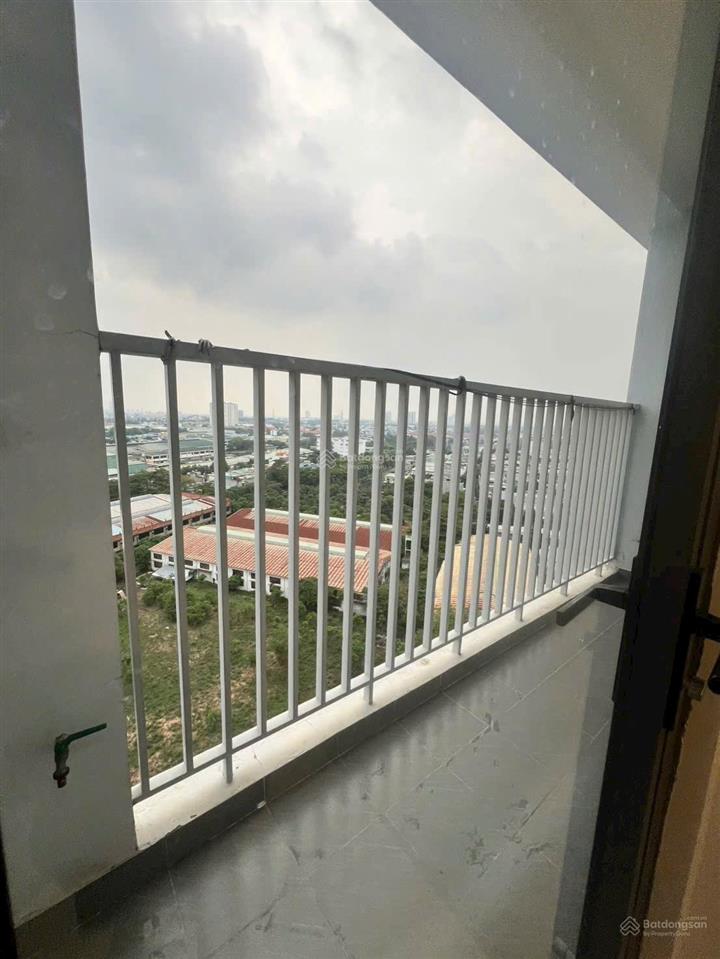 Star tower lúc trước bán 1,8 tỷ. giờ cắt lỗ 560 triệu. chốt giá 1,240 tỷ (có sổ hồng)