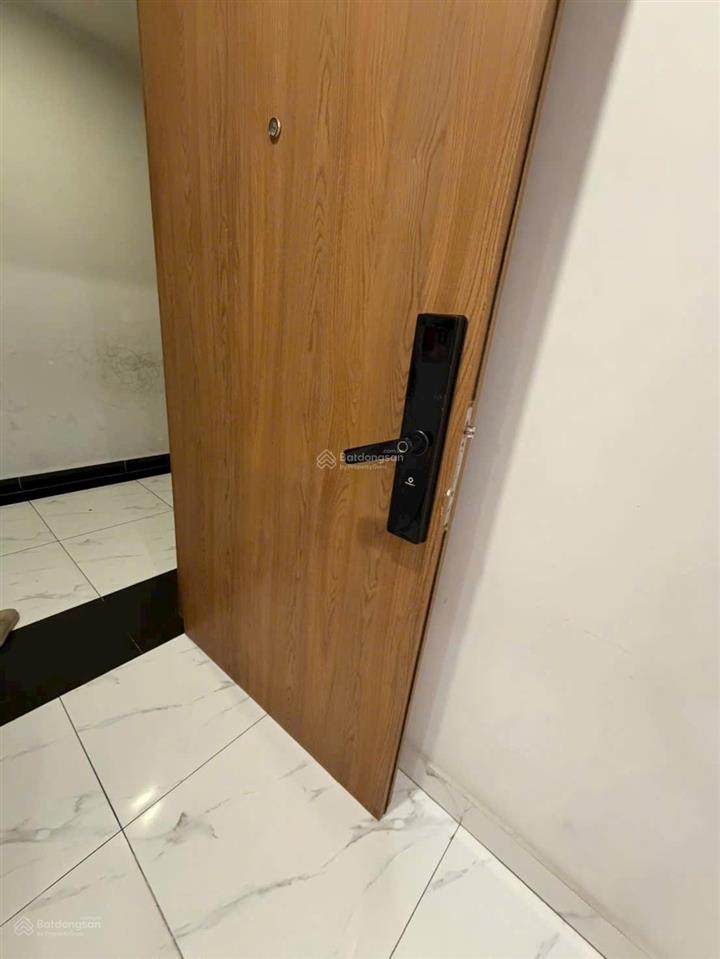 Star tower lúc trước bán 1,8 tỷ. giờ cắt lỗ 560 triệu. chốt giá 1,240 tỷ (có sổ hồng)